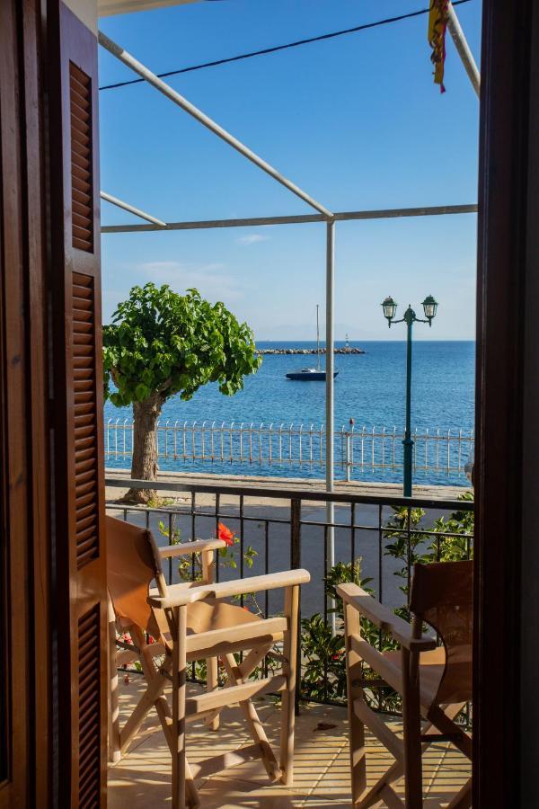 Notos Sea Front Apartment Glossa Exterior foto