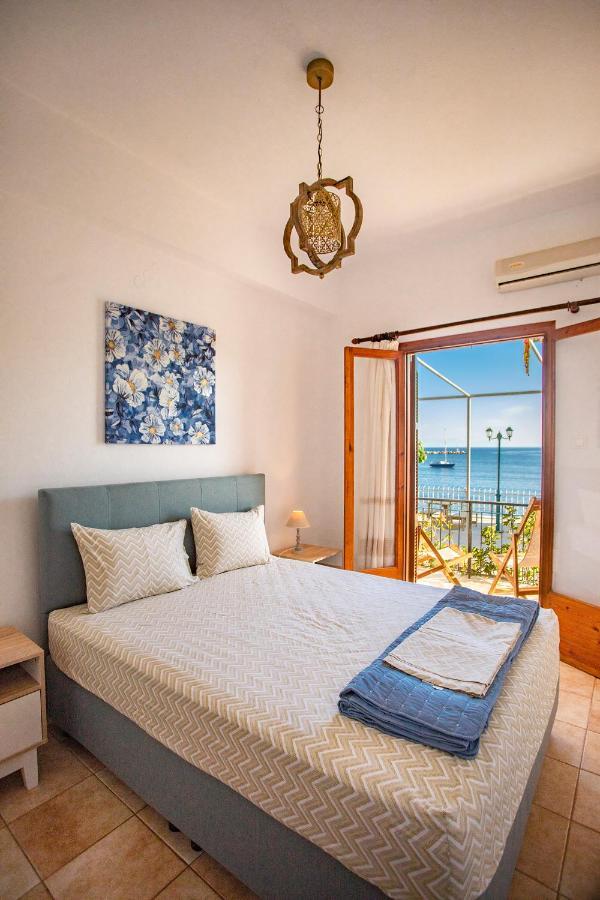 Notos Sea Front Apartment Glossa Exterior foto